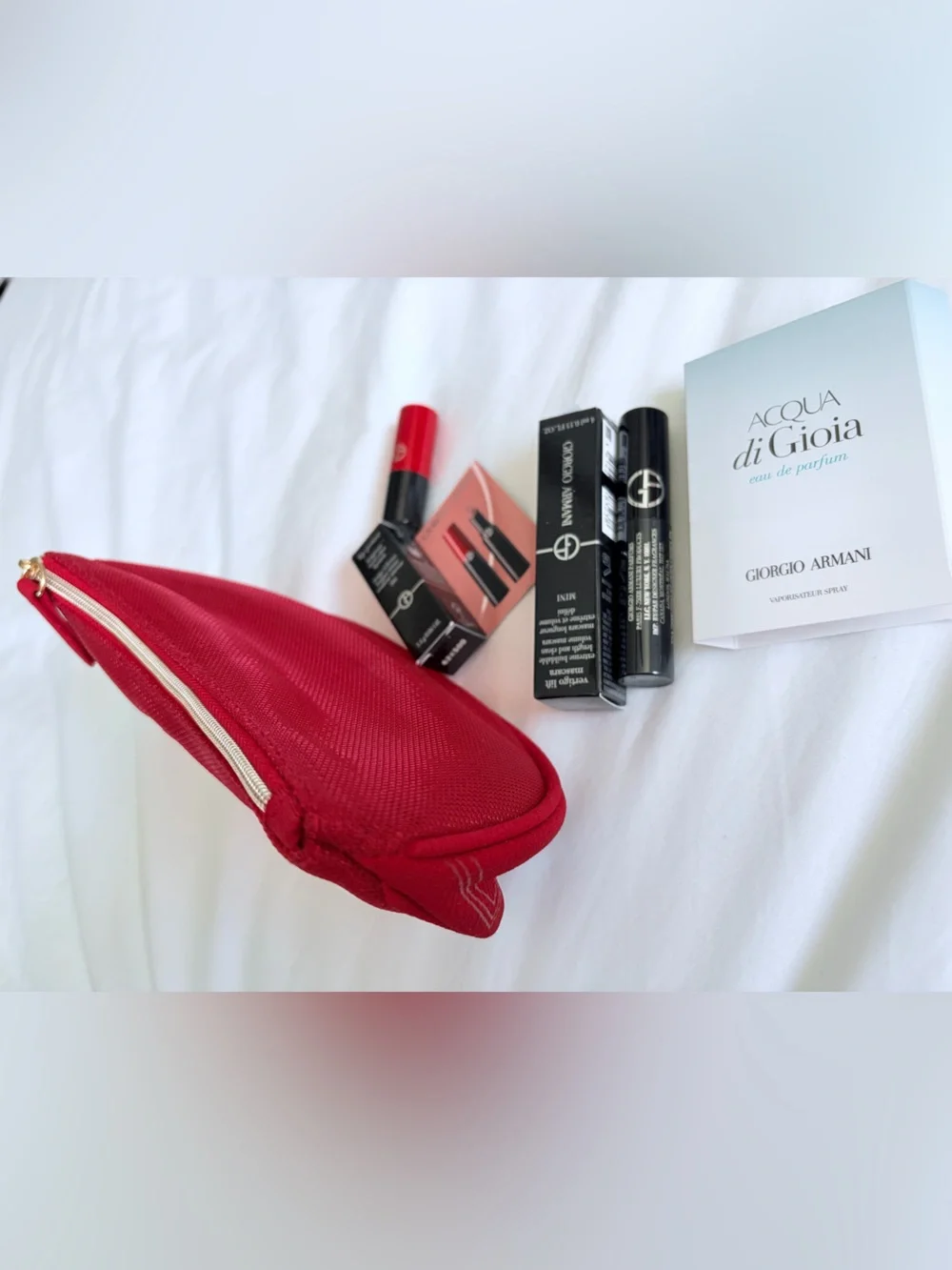 Giorgio Armani Red Mesh Cosmetic Pouch with Beauty Samples NEW
